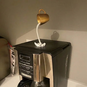 Floating Spilling Coffee Cup Sculpture Kitchen Decoration Spilling Magic Pouring Splash Creative Desktop Decor Home Decoration